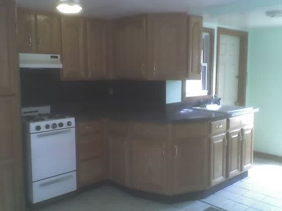 2nd image of 166 Woodward Ave