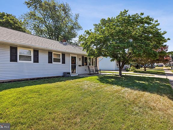 5th image of 469 Windsor Dr