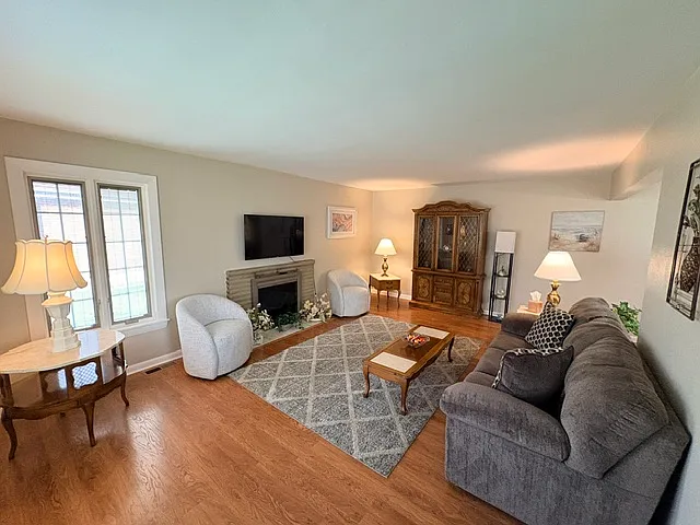 2 bed, 1065 sqft, $2,300 — Photo 4