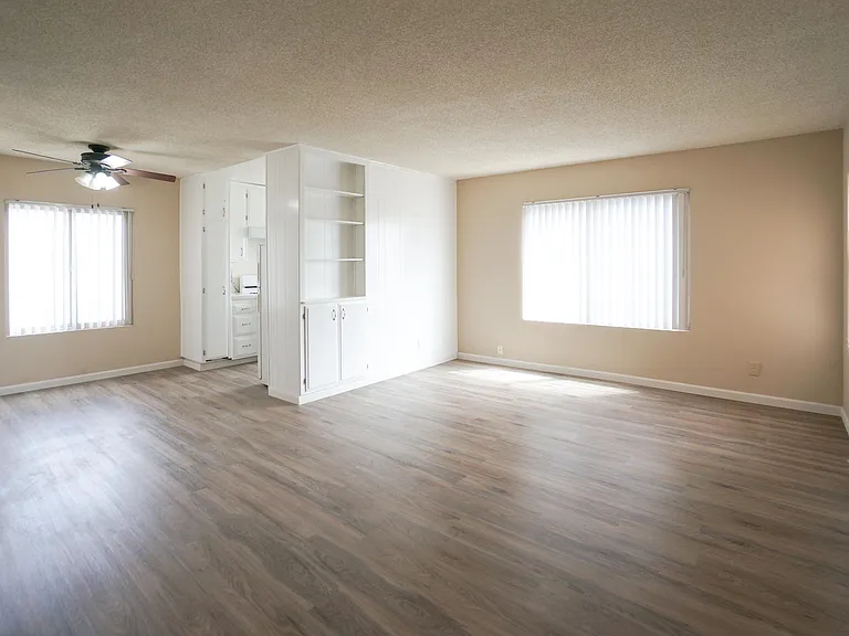 4615 Hamilton St #9 — Photo 2