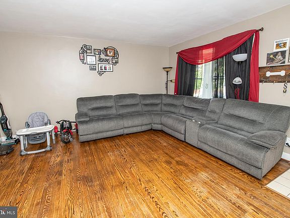 2nd image of 4436 Teesdale St