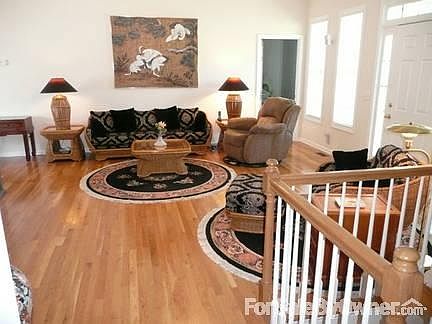 SPACIOUS OPEN GREAT ROOM - MAIN LEVEL
						:
						ELEGANT HARDWOOD FLOORS / TREY CEILING / ABUNDANT AMBIENT LIGHT