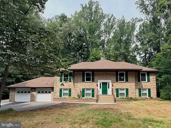 8110 Whitting Dr, Manassas, VA 20112