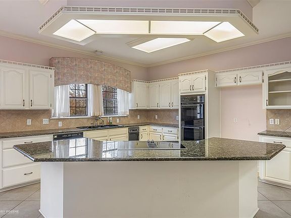 2nd image of 4641 Cambridge Cir