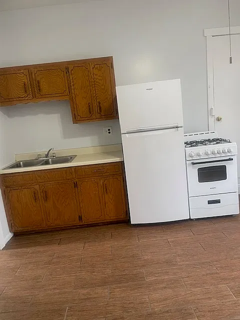 Sunny tidy kitchen