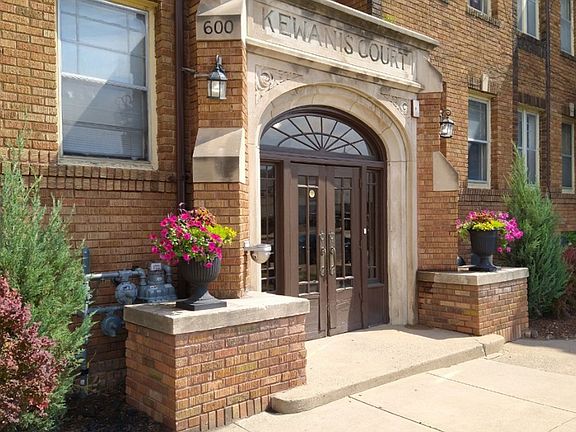 2nd image of 600 W Franklin Ave APT 307
