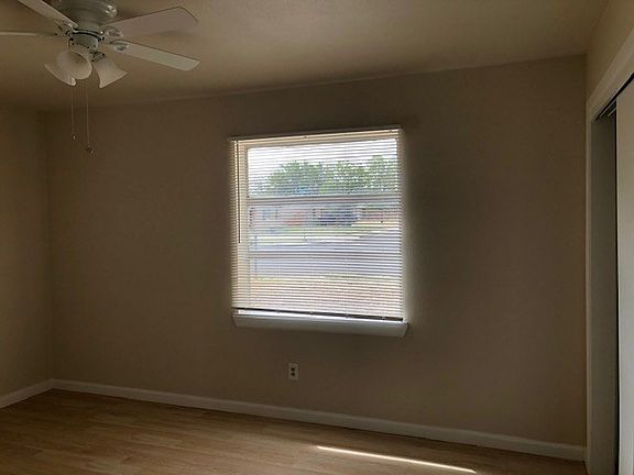 4th image of 1313 E 51st St