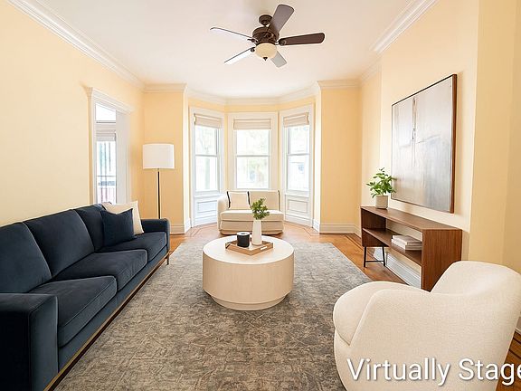 Living Room(Virtually Staged)