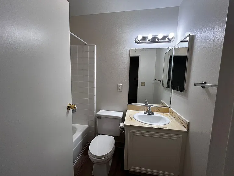 752 W Hemlock St — Photo 5