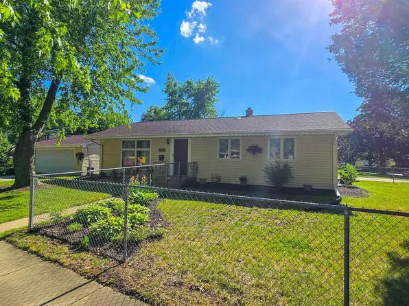 2203 Wilmette Dr, Rockford, IL 61108