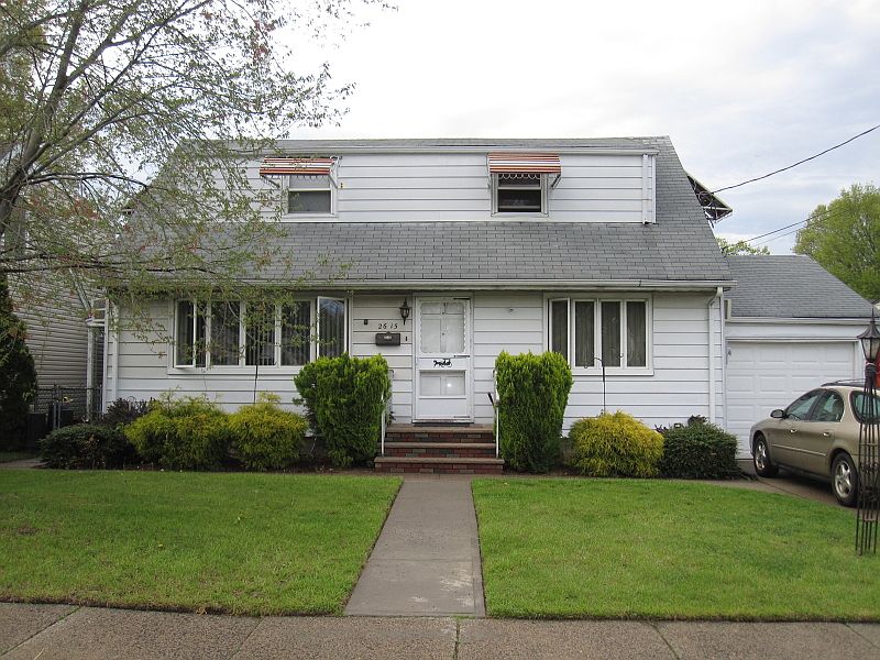 1st image of 26-15 York St