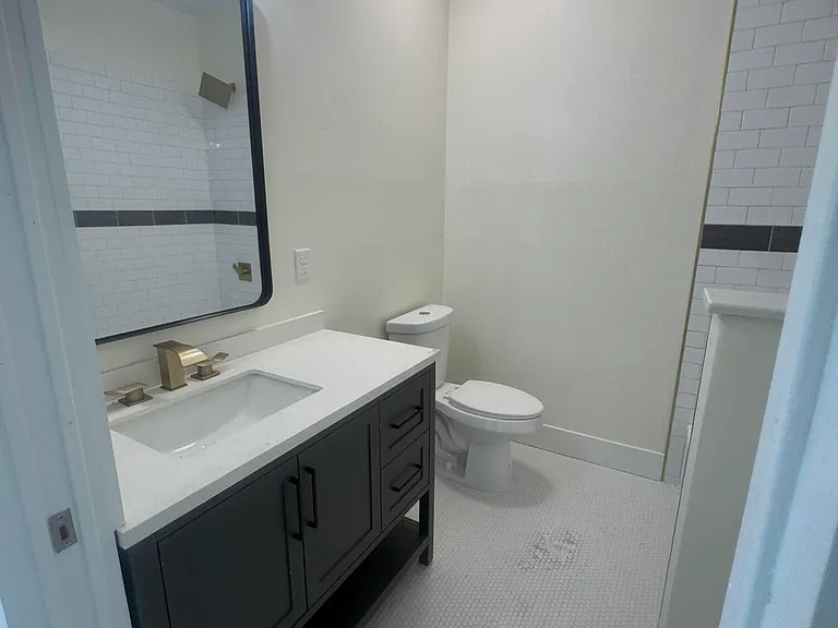 30 W 12th St — Photo 10