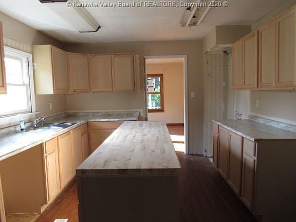 2nd image of 1306 Camden Dr
