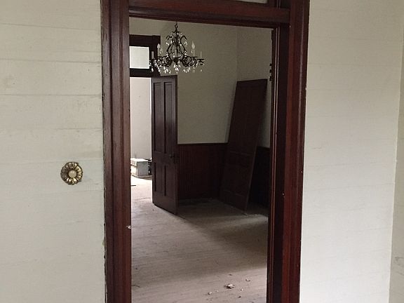 2nd image of 412 Hays St