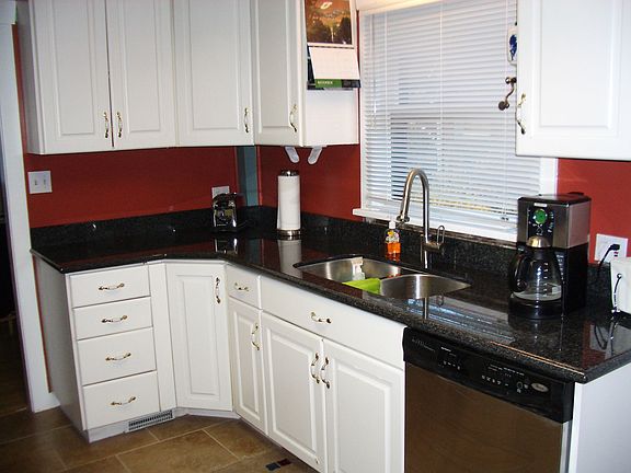 New granite counters & stainless steel appliances