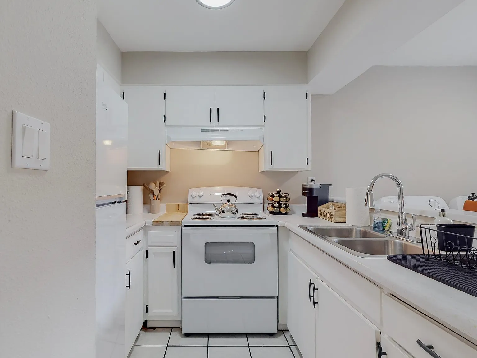 Alvarado Dr NE, Albuquerque — Photo 2
