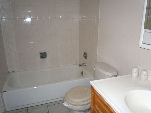 Bathroom with Great Vanity Sink