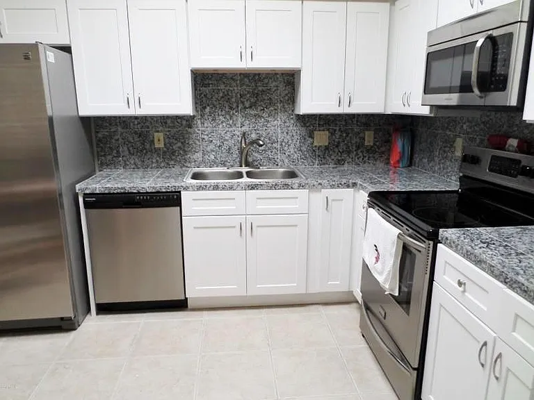 1597 W Calle Zuniga — Photo 4