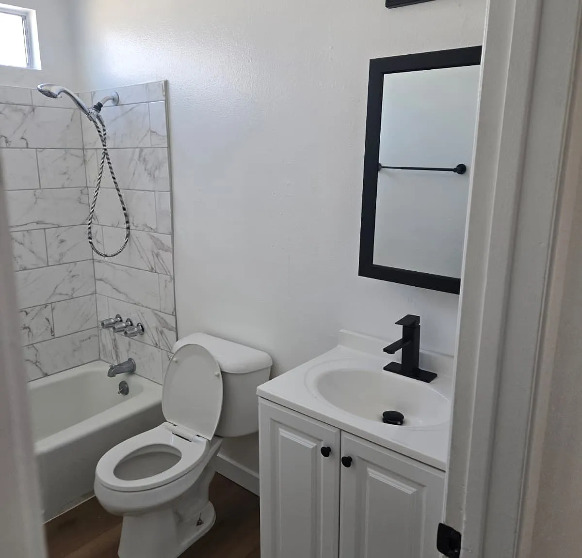 1114 Gladys Ave. - 1116C — Photo 4
