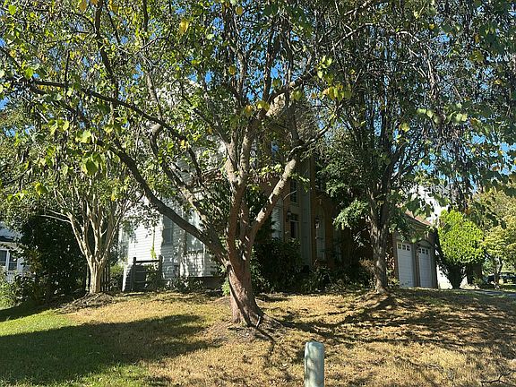 3rd image of 46873 Backwater Dr
