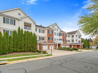 15231 Royal Crest Dr APT 201, Haymarket, VA 20169