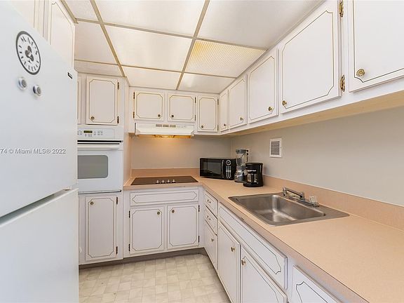 5th image of 1200 West Ave APT 1009