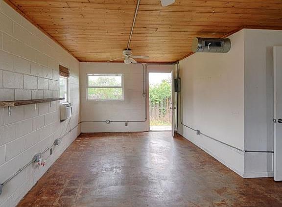 2nd image of 2108 Rosewood Ave