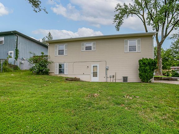 5th image of 1005 Hilldell Dr