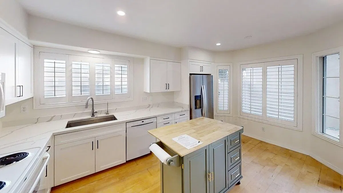 2875 W Highland St — Photo 3
