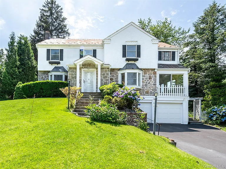 91 Pickwick Rd — Photo 1