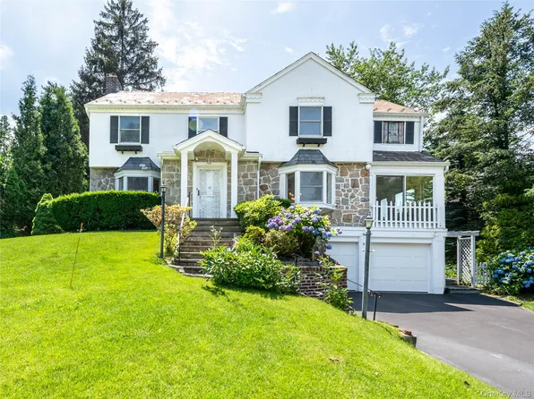 91 Pickwick Rd, Manhasset, NY 11030