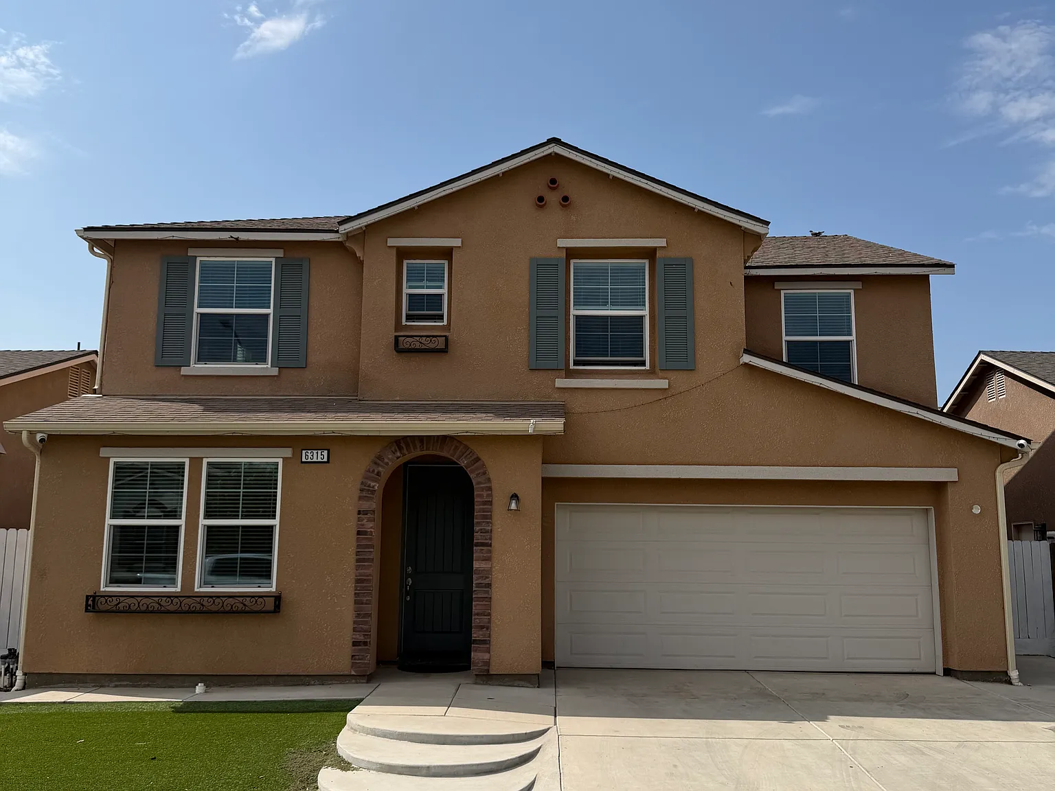 4 bed, 2415 sqft, $2,800 — Photo 2