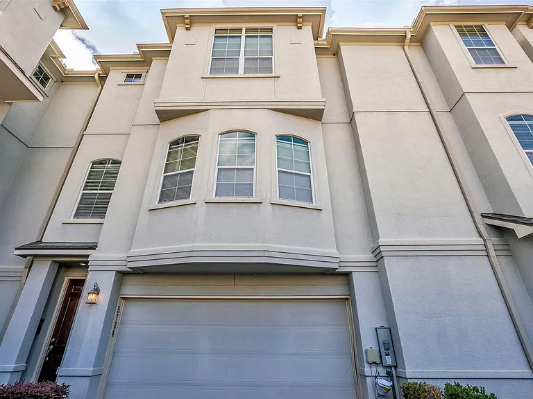 5724 Kansas St — Photo 1