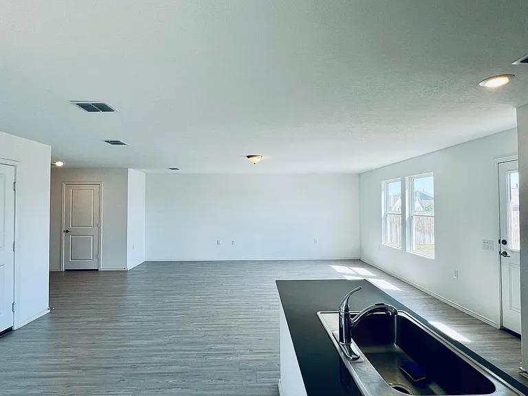 10135 Ana Hts — Photo 5
