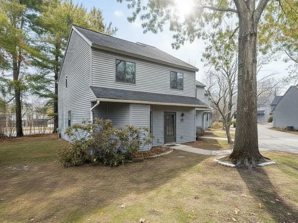 22 Chelsea Circle, South Burlington, VT 05403-7260