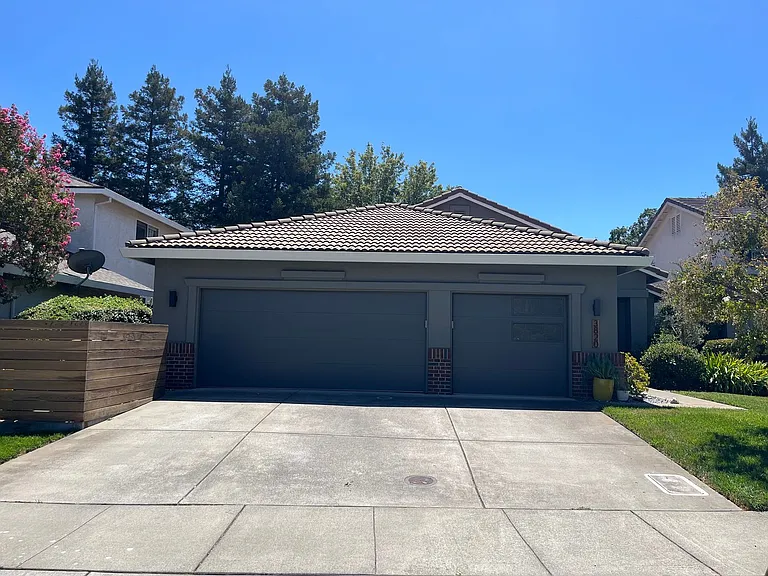 3820 Vistosa Ct — Photo 1