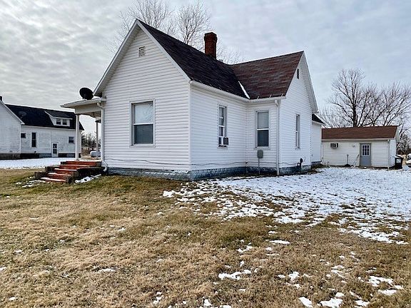 2nd image of 905 Cedar St
