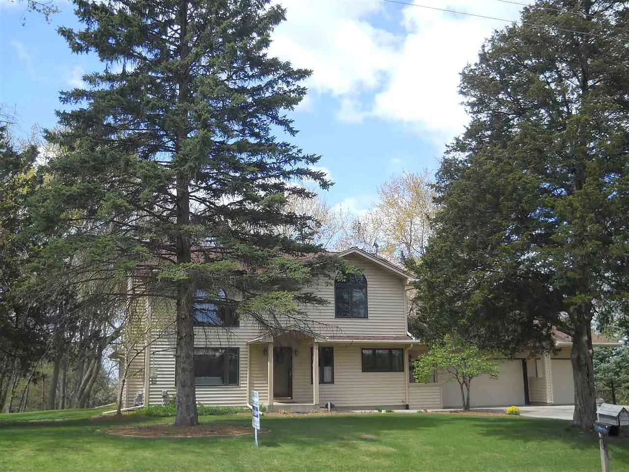 14136 Pleasant Valley Rd photo 1