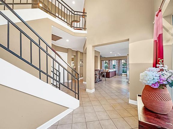 4th image of 325 Harborside Cir