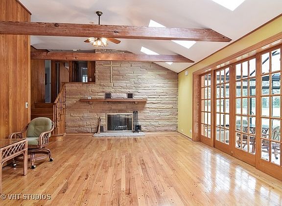 2nd image of 620 W Echo Ln