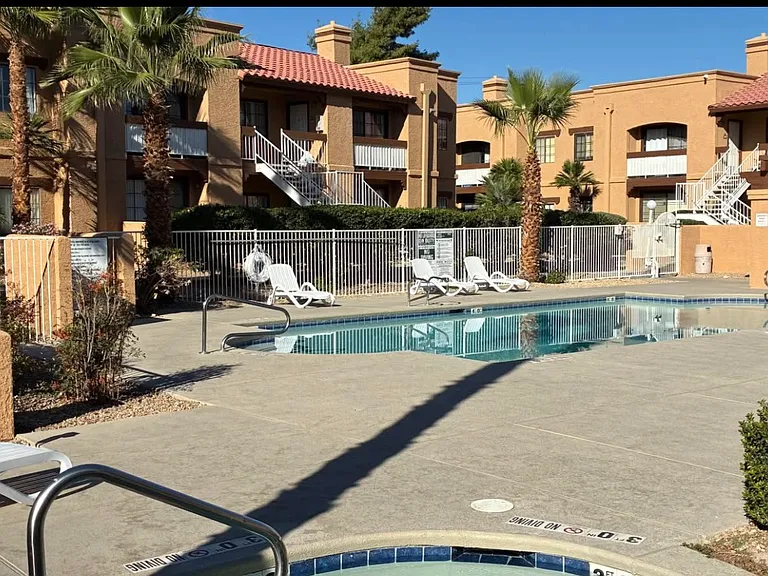 5126 S Jones Blvd #202 — Photo 1