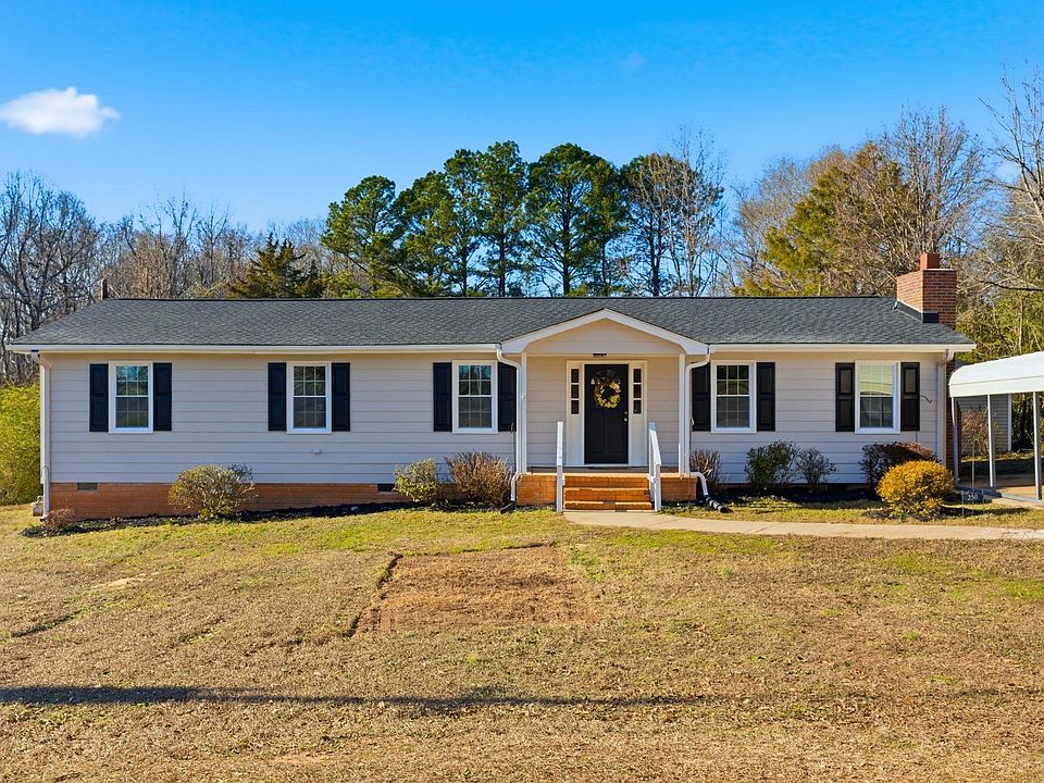 1st image of 250 Pine Dr