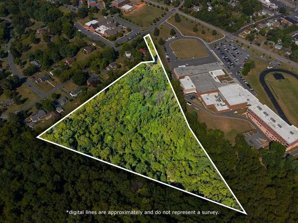 215 Taylor St, Staunton, VA 24401