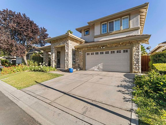2nd image of 2652 Crescent Way