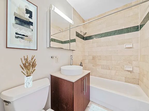 5th image of 90 John St #3603