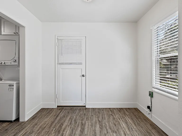 Hesperian Townhomes — Photo 15