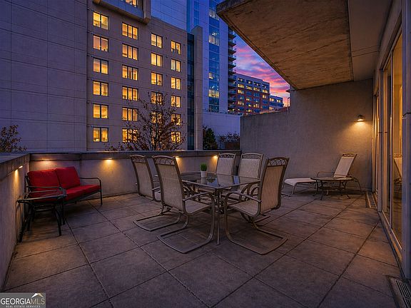 2nd image of 44 Peachtree Pl NW Unit 424