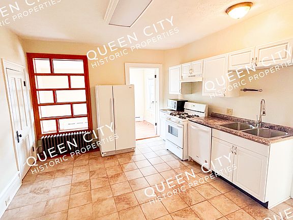 5th image of 821 W Beverley St