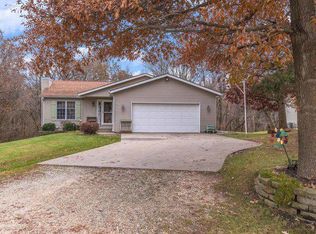883 Heritage Dr, Mackinaw, IL