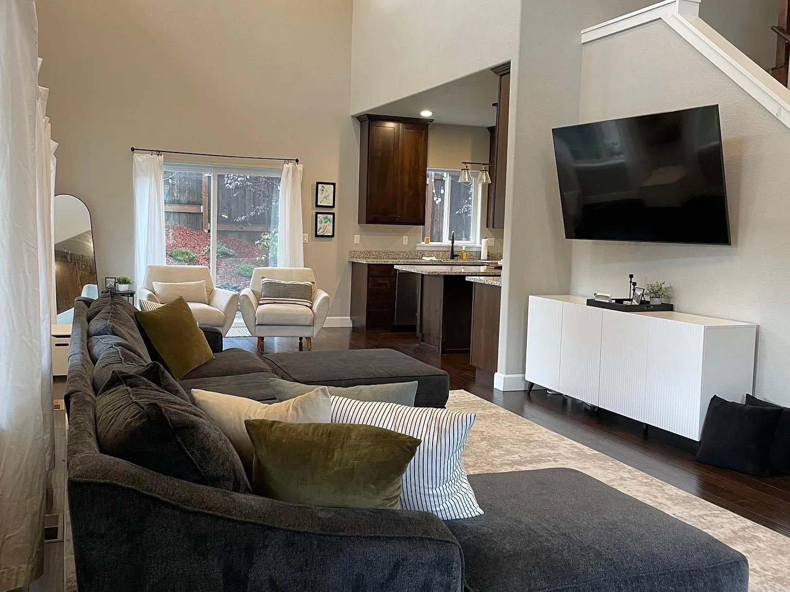 3 bed, 2.5 bath, 1798 sqft, $2,800 — Photo 2
